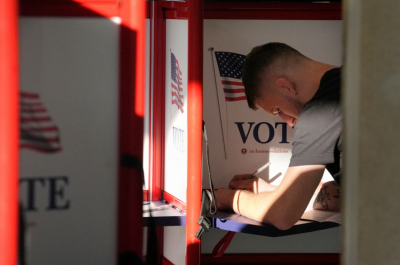 އެމެރިކާގައި ވާދަވެރި ރިޔާސީ އިންތިޚާބުގެ ވޯޓުލުން ފަށައިފި