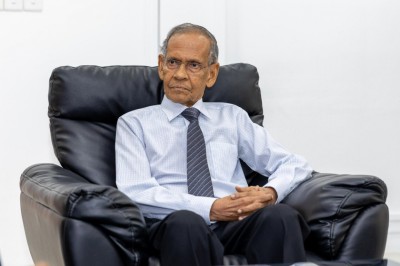 ތައުލީމީ ޚިދުމަތުގެ އެންމެ މަތީ ޝަރަފު މުޙައްމަދު ޒާހިރު ޙުސައިނަށް އަރުވަނީ