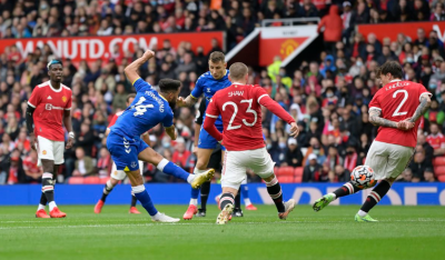 ޔުނައިޓެޑުން ހަތަރު ލަނޑު، މިއީ ޕްރިމިއާ ލީގުގައި އެވަޓަންގެ 42ވަނަ ބަލި