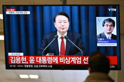 ދެކުނު ކޮރެއާގައި އަސްކަރީ ގާނޫނު ހިންގަން ފަށައިފި