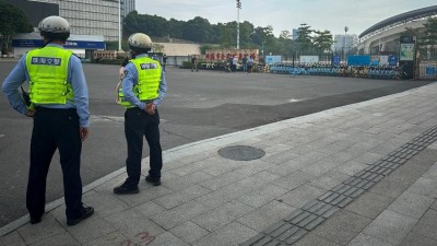 ޗައިނާގެ ސްކޫލެއްގައި ވަޅިން ހަމަލާދީ 8 މީހަކު މަރާލައިފި