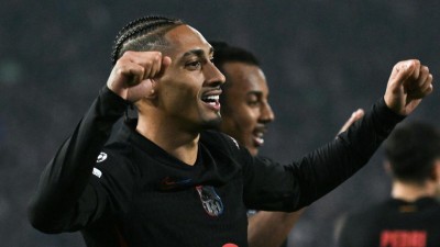 ބާސެލޯނާއިން ފަސް ލަނޑުން ކުރުވޭނާ ޒުވެޒްޑާ ބަލިކޮށްފި