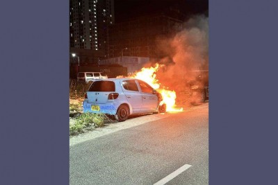 ހުޅުމާލޭގައި ޕާކްކޮށްފައި އޮތް ޓެކްސީއެއްގައި ރޯވެ، ބޮޑެތި ގެއްލުންތަކެއް