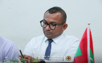 ރައީސްގެ އަބުރުފުޅަށް ހުތުރުވާ ގޮތަށް ވާހަކަދެއްކި މައްސަލައިގައި ގައްދޫ ކައުންސިލް ރައީސަށް ފިޔަވަޅެއް ނާޅާ