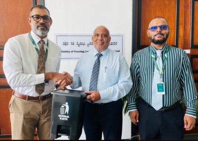 އައިޖީއެމްއެޗުން ހައުސިން މިނިސްޓްރީއަށް 100 ޑަސްބިން ހަދިޔާކޮށްފި