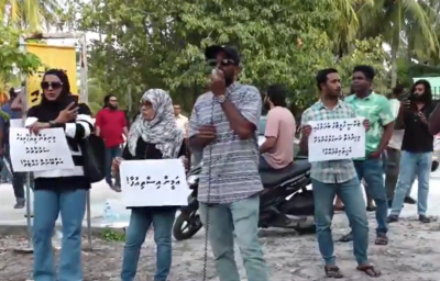 ސަރުކާރުން ޓެކްސީ ޑްރައިވަރުން މަގުމަތިކޮށްފިކަމަށް ބުނެ އިހުތިޖާޖުކޮށްފި