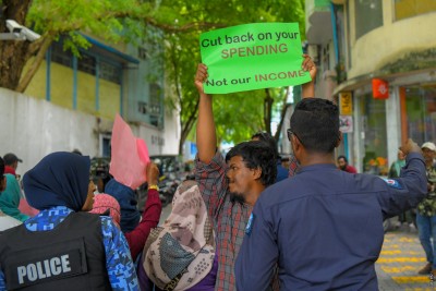 އެކަކު އަނެކަކަށް ވަގަށް ގޮވީމާ ނިމުނީ؛ މި އޮތީ ވާ ގައުމެއް