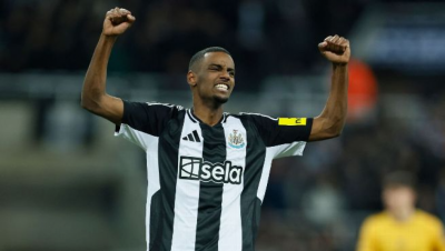 އިސާކް ހުރީ މާ ގަދަ ފޯމެއްގައި؛ ނިއުކާސްލް ހަތަރުވަނައަށް