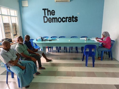 ކައުންސިލު އިންތިޚާބުގައި ޑިމޮކްރެޓްސްއިން ވާދަކުރަން ނިންމައިފި