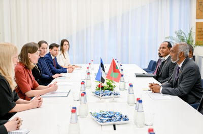 އެސްޓޯނިއާގެ ހެލްތު މިނިސްޓަރު ރައީސްގެ އަރިހަށް އިޙުތިރާމުގެ ޒިޔާރަތެއް ކުރައްވައިފި