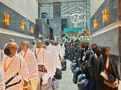 އަލް ހިޖްރަ އުމްރާ ގްރޫޕު 100،000 ރުފިޔާއިން ޖޫރިމަނާކޮށް، ހުއްދަ ހިފަހައްޓައިފި