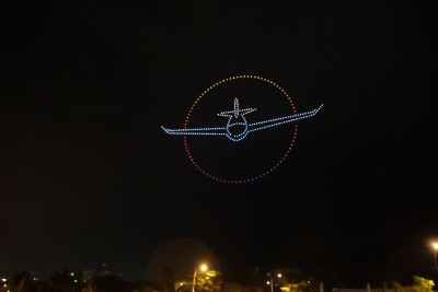 ޑްރޯންތަކުން ދެއްކި ތަފާތު ޝޯއާއެކު، އައު އަހަރު ފެށުން ކުލަގަދަކޮށް ފާހަގަކޮށްފި