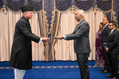 ޕާކިސްތާނުގެ އާ ސަފީރު ރައީސަށް ފަތްކޮޅު އަރުވައިފި