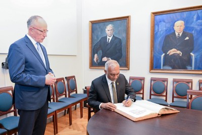 ރައީސް އެސްޓޯނިއާގެ ޓާރްޓޫ ޔުނިވާސިޓީއަށް ޒިޔާރާތްކުރައްވަފި