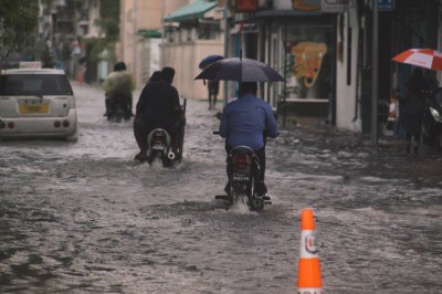 ހުއްޓުމެއް ނެތި ވެހޭ ބޯ ވާރެޔާއެކު މުޅި މާލެ ފެނު އަޑީގައި