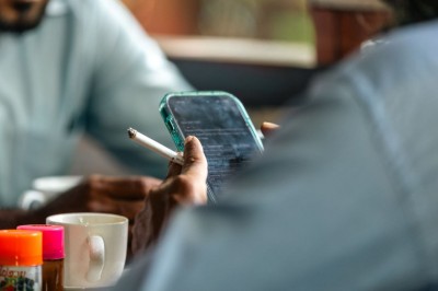 އަމިއްލައަށް ސިނގިރޭޓް ހަދާ ތަކެތި އެތެރެ ކުރުން މަނާ ކުރަން އަންގައިފި