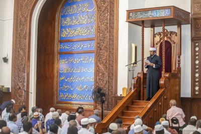 މަސައްކަތް ކުރުމާއި ވާހަކަ ދެއްކުމާއި ފޯނާ ކުޅުން މަނާ ވަގުތެއް