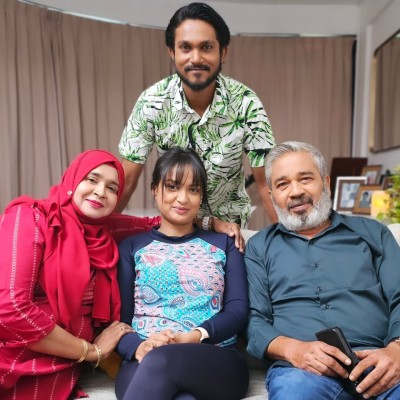 ޑާކްރެއިންގެ "ފެށުމާއި ނިމުން"ގެ ކާސްޓު މި ތިބީ