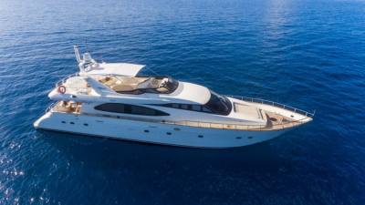 އޭޑީކޭ ކުންފުނީގެ ލަގްޒަރީ ޔޮޓެއްގައި ރޯވެ، އަޑިއަށް ހިނގައްޖެ