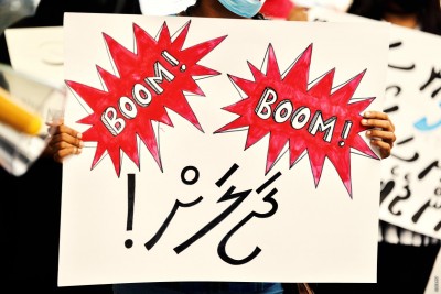 ފިރިހެން ދަރިވަރަކު ގްރޫމްކުރި އަންހެން ޓީޗަރު ވަޒީފާއިން ވަކިކޮށްފި