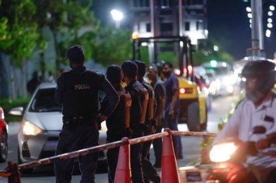 މާރާމާރީއެއް ހިންގަން އުޅެނިކޮށް 2 މީހަކާއި ކުޑަކުއްޖަކު ހައްޔަރުކޮށްފި