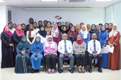 އޭސީސީގެ މުވައްޒަފުންނަށް ކުރިޔަށް ގެންދިޔަ ދިވެހިބަހުގެ ކޯސް ނިންމާލައިފި