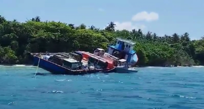 ހިލައާއި ހިލަވެލި އަދި ސިމެންތި ބަރުކޮށްގެން ދިޔަ ދޯންޏެއް ފަރަށްއަރައިފި