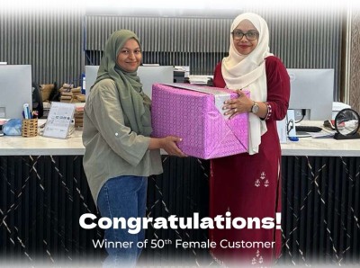 އަންހެނުންގެ ދުވަހު ގަވިންއިން ވިޔަފާރިކުރި 50 ވަނަ އަންހެން ކަސްޓަމަރަށް ހަދިޔާއެއް