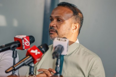 ފަނޑިޔާރުން ސަސްޕެންޑުކުރީ އޭސީސީން މައްސަލައެއް އުފައްދައިގެން: އަލީ ހުސައިން