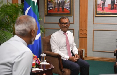 ރައީސް މުއިއްޒު ހިންގަވަނީ ވެރިކަން ވެއްޓެންދިޔައިރު ނަޝީދު ހިންގެވި މަގުން: ޔާމީން