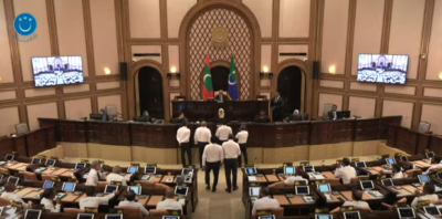 ފިލްޒާގެ ލަފާ ބޮލާލާޖެއްސެވީ ކަމަށް ވިދާޅުވެ އެމްޑީޕީން މަޖިލިސް ހޫނު ކޮށްލައިފި