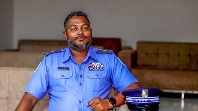 އަމިއްލަ ދަރިންނާ ދުރުގައި، އެތައް ފުލުހުންނެއްގެ ބައްޕައަކަށް!