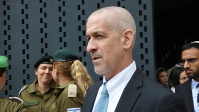 އިސްރާއީލުން ޝިން ބެޓްގެ ޖާސޫސީ ވެރިޔާ މަގާމުން ވަކިކޮށްފި