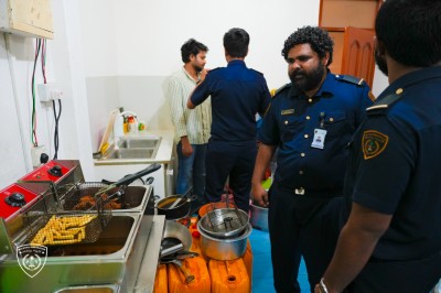 ގަވާއިދާ ޚިލާފަށް ރޭގަނޑު ކައްކައިގެން ޑެލިވަރީކުރި 3 ބިދޭސީން އަތުލައިގެންފި