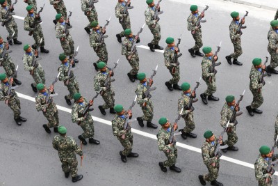 ޕެރޭޑު ބާއްވާ ބައެއް މަގުތަކުން އުޅަނދުތައް ނަގަނީ، ޕެރޭޑު ނިމެންދެން ޕާކު ނުކުރާން އެދެފި