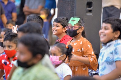 ޗިލްޑްރަންސް އޮމްބަޑްސްޕާސަންގެ އޮފީހުން ކުޑަކުދިންގެ ދުވަހާ ގުޅިގެން ފެއާއެއް ބާއްވަނީ