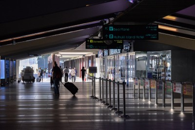 ވަޒަންތަކަކާއެކު، ވެލާނާ އިންޓަނޭޝަނަލް އެއާޕޯޓުން މީހަކު ހައްޔަރުކޮށްފި