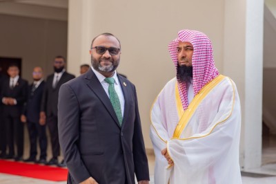 މަސްޖިދުއްނަބަވީގެ އިމާމުގެ ދަތުރުފުޅު: ފުރަތަމަ ދުވަހު ގިނަ ކަންތައްތަކެއް ކުރައްވައިފި