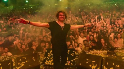 ސޯނޫގެ ޝޯއެއް ފޯރިގަދަވެ، ސްޓޭޖަށް ގާ އުކައިފި