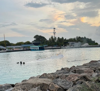 ހިމަންދޫ ފަޅުގައި އޮތް ލޯންޗެއްގައި ރޯވެ، އަޑިއަށް ގޮސްފި