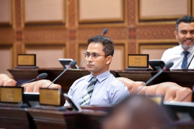 މީކާއީލަށް އިއްބެގެ ރައްދެއް: މަޖިލީހަކީ ރައްޔިތުންގެ ތަނެއް، ރައީސަށް ބާރު ފޯރުވޭނެ ކަމަކަށް ނުދެކެން