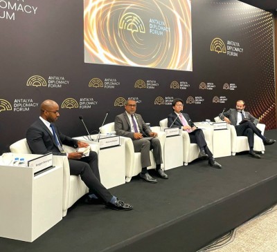 އަންތާލިޔާ ޑިޕްލޮމަސީ ފޯރަމްގައި އޮތް މަތީފަންތީގެ ޕެނަލް ޑިސްކަޝަނެއްގައި ޚަލީލް ބައިވެރިވެވަޑައިގެންފި