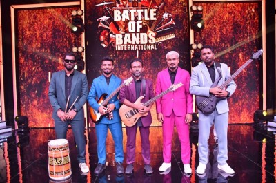 ދިވެހިރާއްޖޭގެ މިއުޒިކީ ދާއިރާއަށް ތާރީޚީ ދުވަހެއް: 'ޓޫ އޮފް އަސް' ގްރޭންޑް ފިނާލޭއަށް