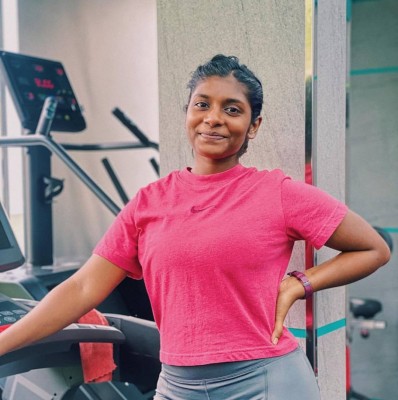 މަޝްހޫރު ފިޓްނެސް ޓްރެއިނަރު ޝަޒީ އެކްސިޑެންޓުވެ، އައިސީޔޫގައި ފަރުވާދެނީ