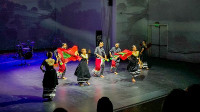 ދުބާއީގައި ބޭއްވި 'މޯލްޑިވިއަން އިވްނިން'ގައި ސަގާފީ ހުށަހެޅުންތަކާއި ކުރަހާ ރާއްޕެގެ ހުނަރު ދައްކާލައިފި