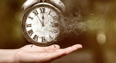 ޒަމާން ފަސްވެއްޖެއެވެ. ޤިޔާމަތް ގާތްވެއްޖެއެވެ. އެކަމަކު އަދި ލަހެއްނުވެއެވެ.