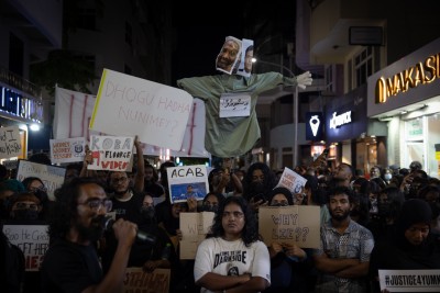 މުޒާހަރާގެ ބައިވެރިންގެ ޑިމާންޑުތަކެއް: ގޮވާލީ އަމީނާއި އިހުސާނާއި ޝުޖާއުގެ އިސްތިއުފާއަށް