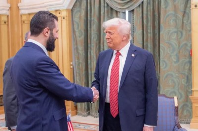 އެމެރިކާގެ ރައީސް ޓްރަމްޕް، ސޫރިޔާގެ ރައީސް އަހްމަދުއްޝަރުއުއާ ބައްދަލުކުރައްވައިިފި