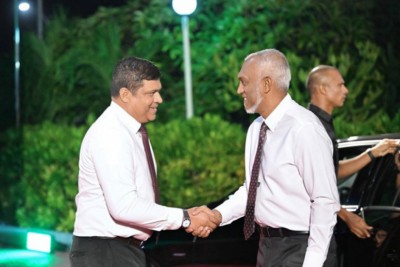 ޔުމްނު ވެއްޓުނު މައްސަލައިގައި އަމީން ސަސްޕެންޑުކުރަންޖެހޭ: ޔާމީން