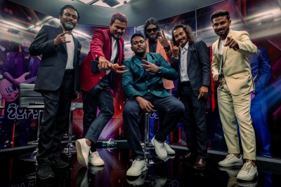 ޓޫ އޮފް އަސްއިން ދިވެހީން ފަޚުރުވެރިކޮށް، ރާއްޖެ އައީ ކުޑައިރުގެ ހުވަފެންތަކުގައި ކުލަޖައްސައިގެން